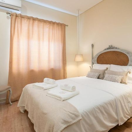 Gaya Avenue Flats - Elegant Contemporary Flats With Balcony Apartment บีลาโนวาเดกายา ภายนอก รูปภาพ