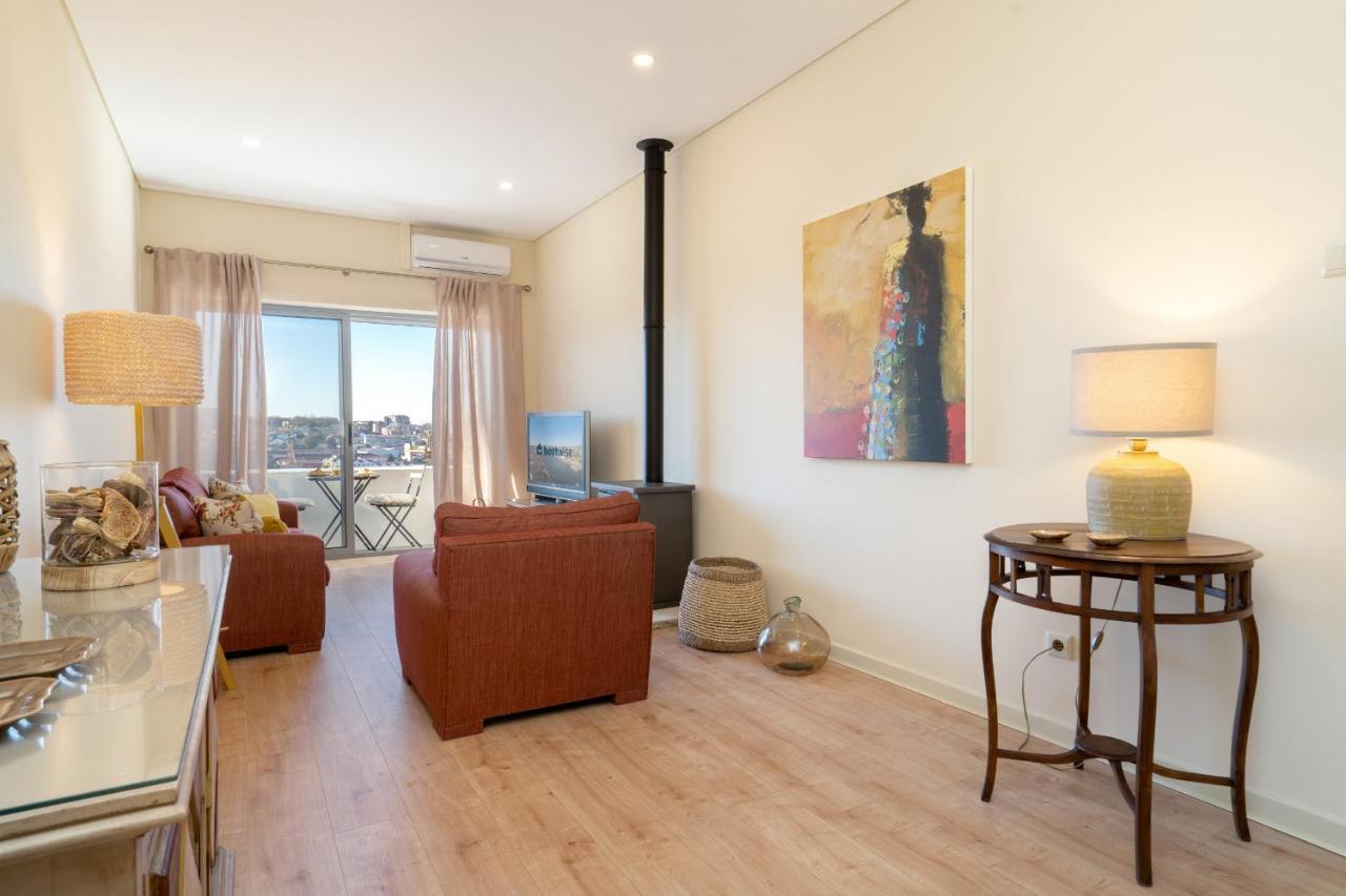Gaya Avenue Flats - Elegant Contemporary Flats With Balcony Apartment บีลาโนวาเดกายา ภายนอก รูปภาพ
